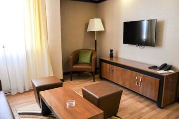 Фото номера Представительский люкс Отель Hotel Cartoon Razgrad г. Razgrad 5