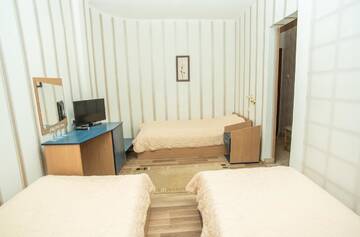 Фото номера Классический трехместный номер Отель Hotel Accent г. Razgrad 5
