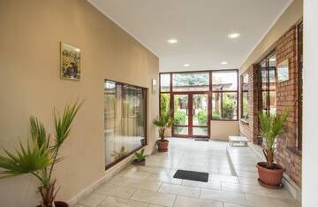Фото номера Классический трехместный номер Отель Hotel Accent г. Razgrad 4